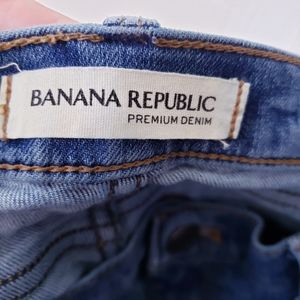 Banana Republic Med Wash Distressed Jeans, fit SM